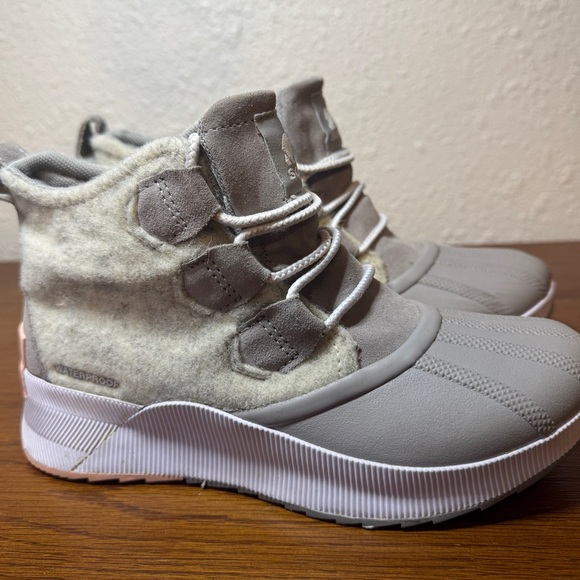 SOREL Women’s Wool Gray Waterproof Winter Boots Booties - Picture 4 of 9